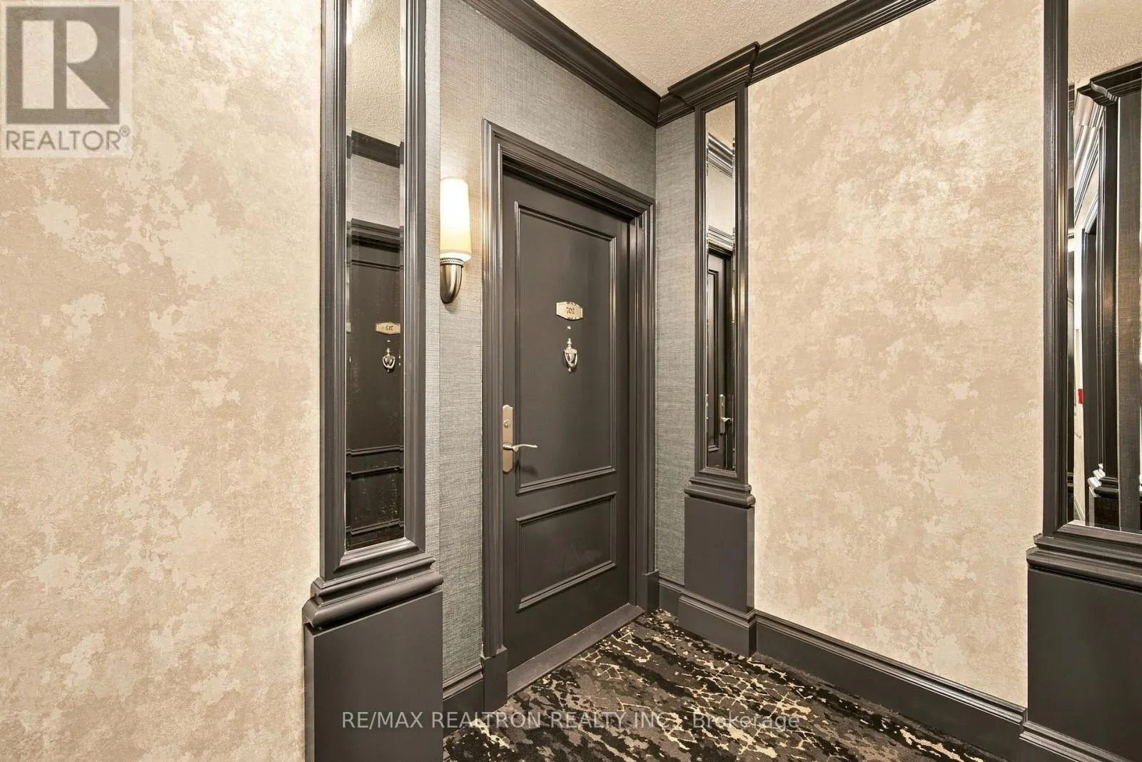 702 - 10101 YONGE STREET