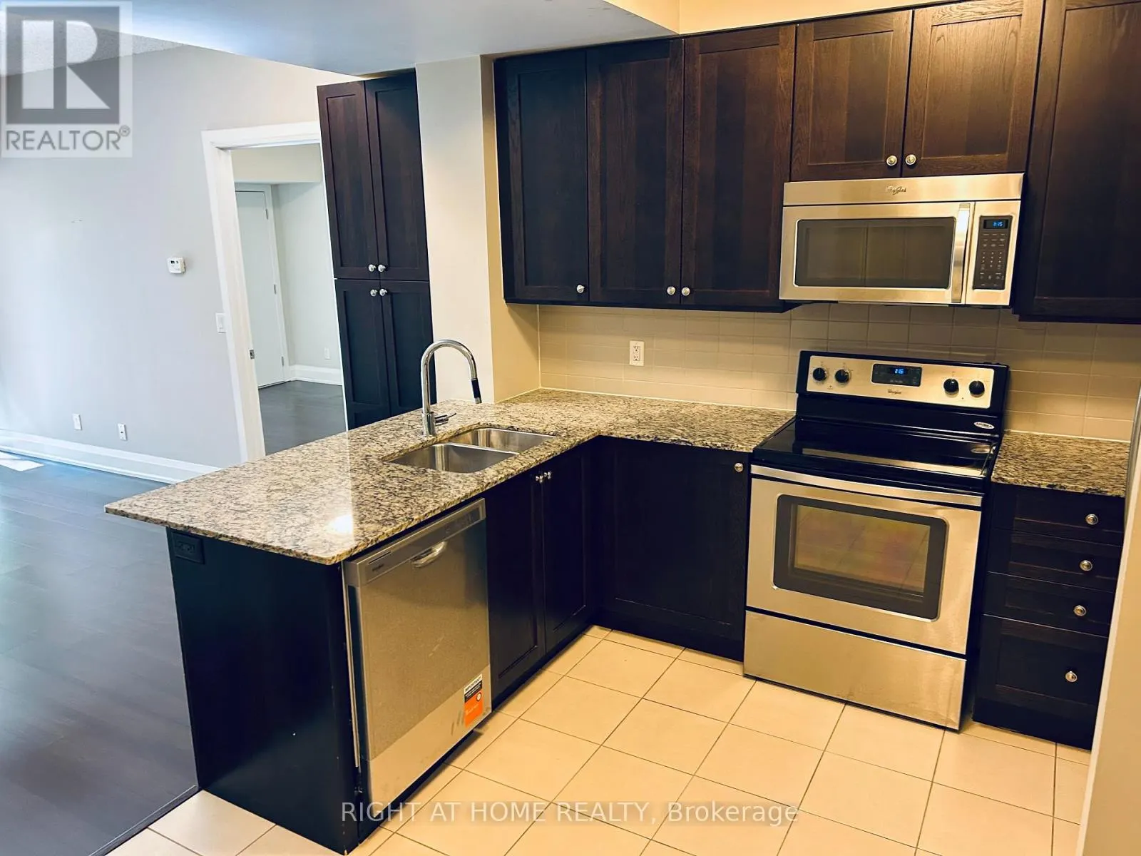 207 - 8302 ISLINGTON AVENUE