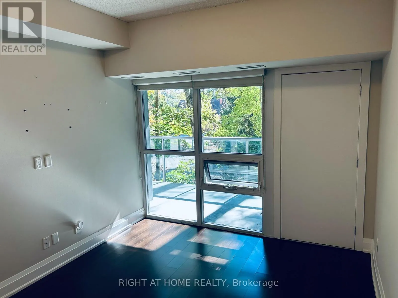 207 - 8302 ISLINGTON AVENUE