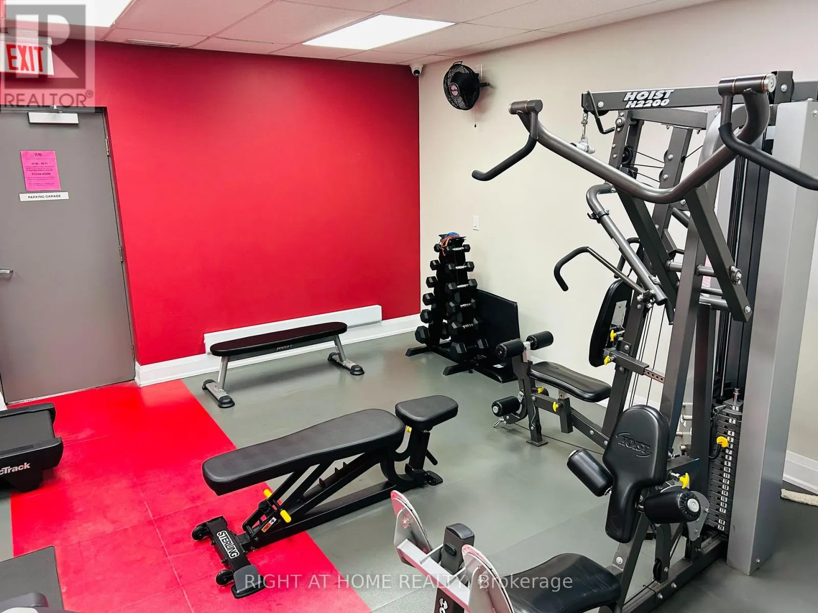207 - 8302 ISLINGTON AVENUE