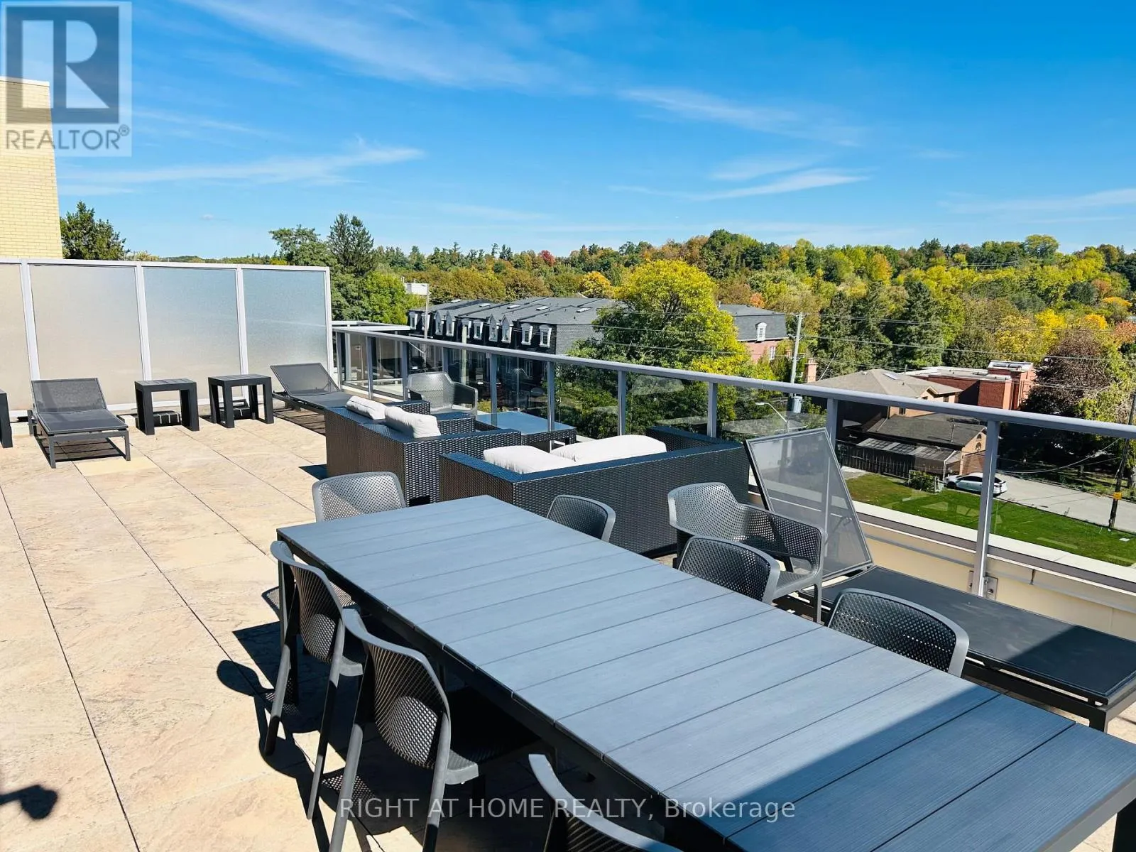 207 - 8302 ISLINGTON AVENUE