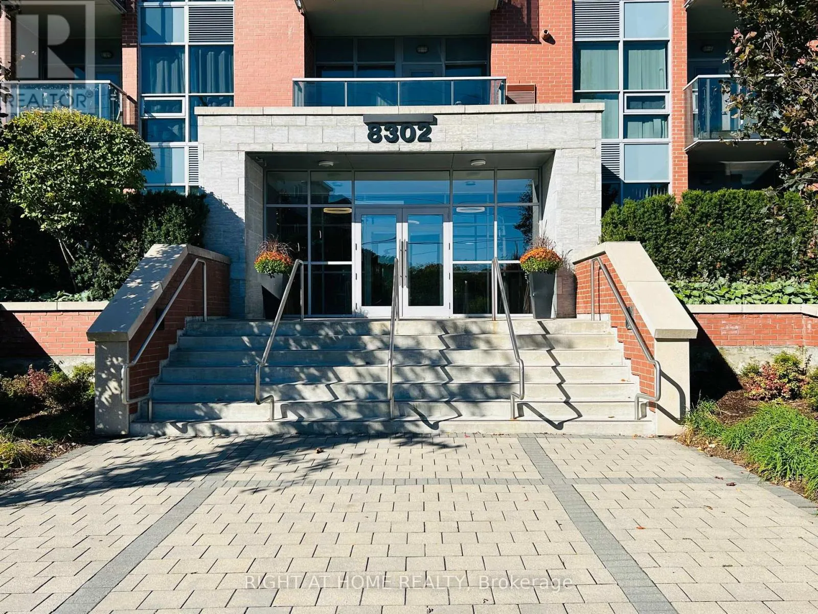 207 - 8302 ISLINGTON AVENUE