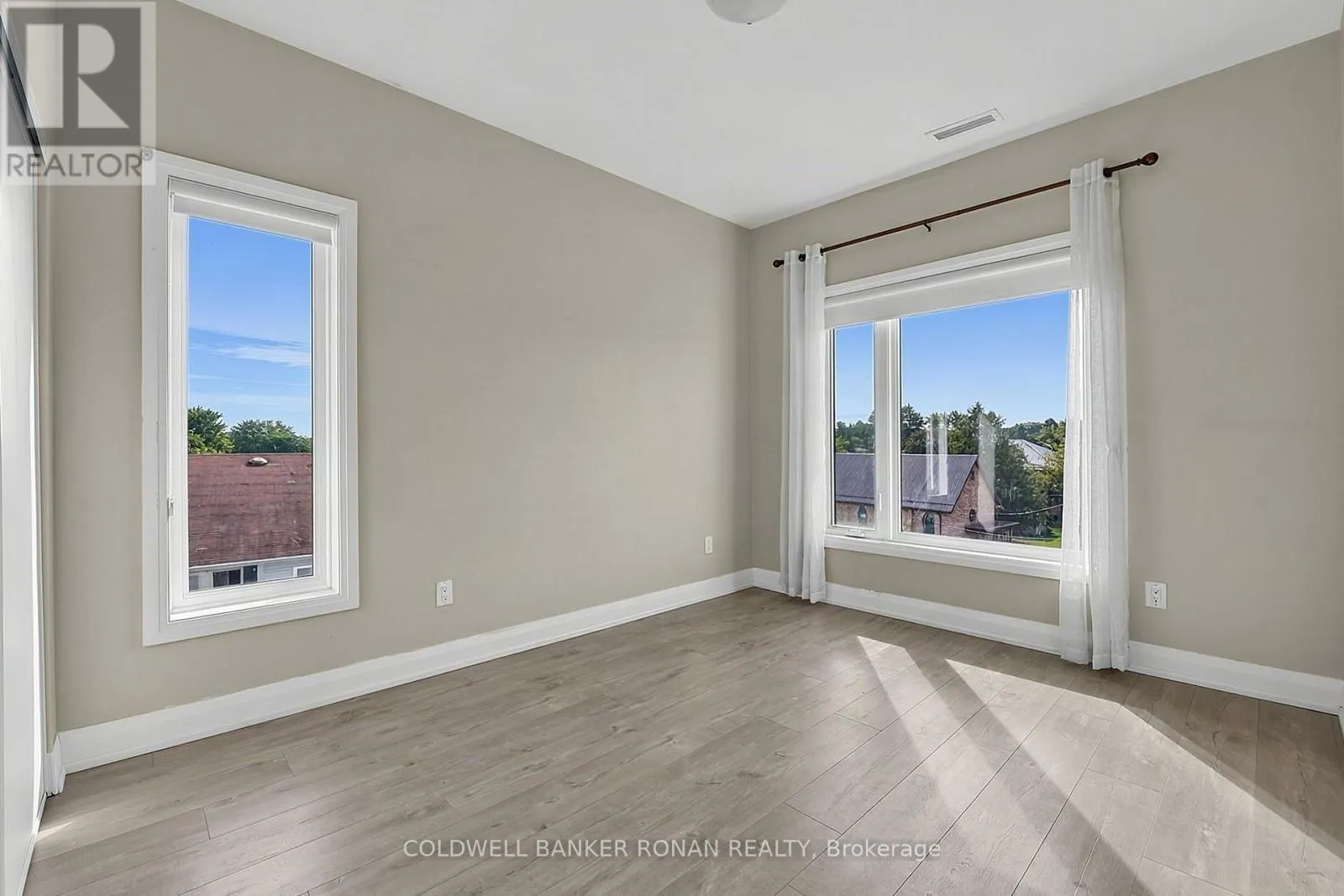 502 - 64 QUEEN STREET S