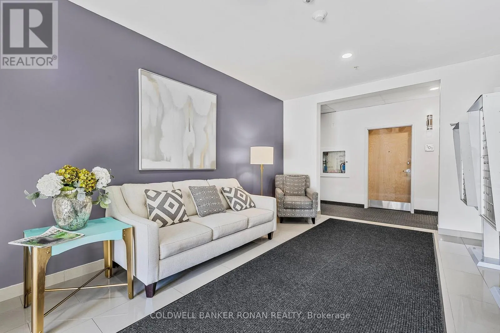 502 - 64 QUEEN STREET S