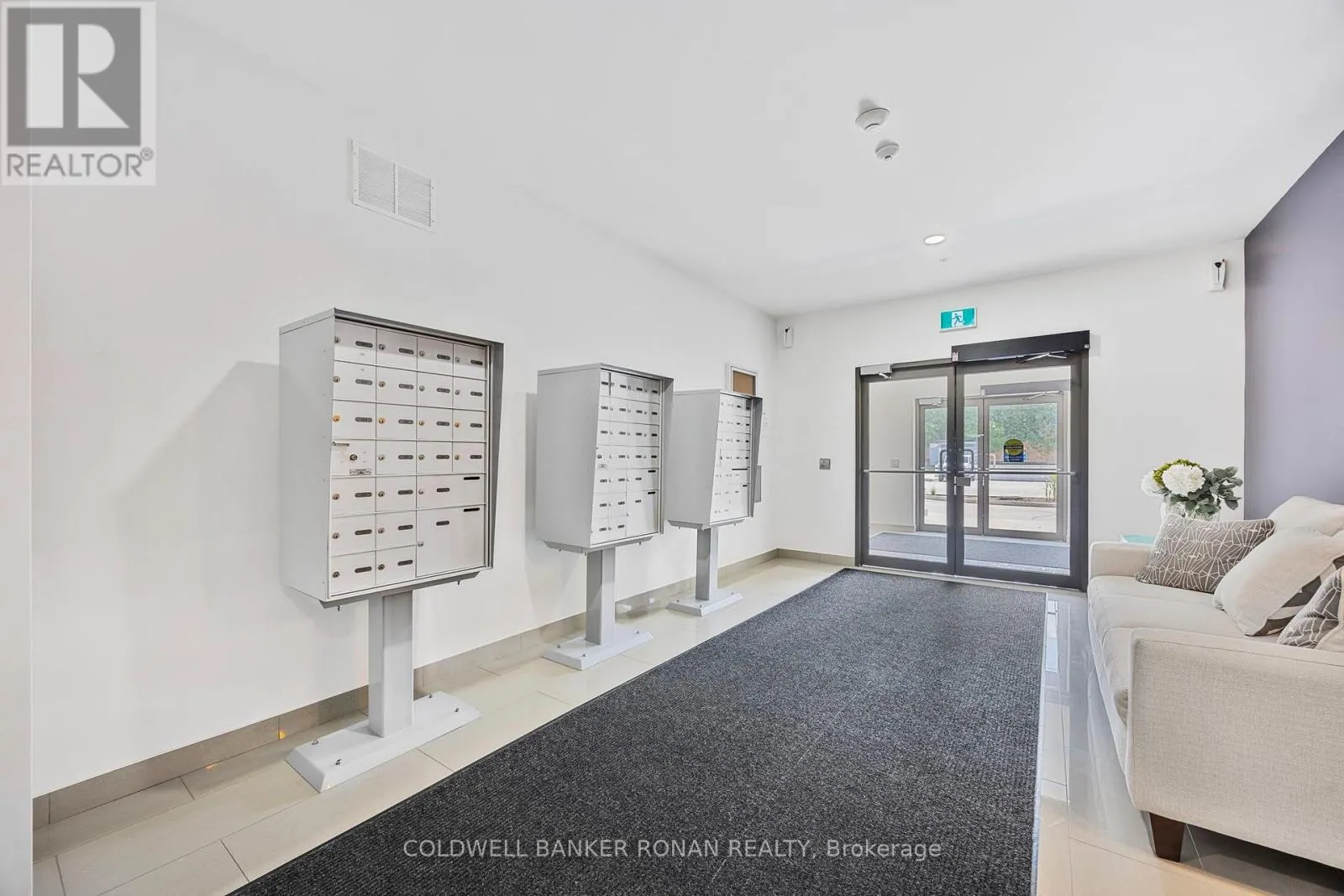 502 - 64 QUEEN STREET S