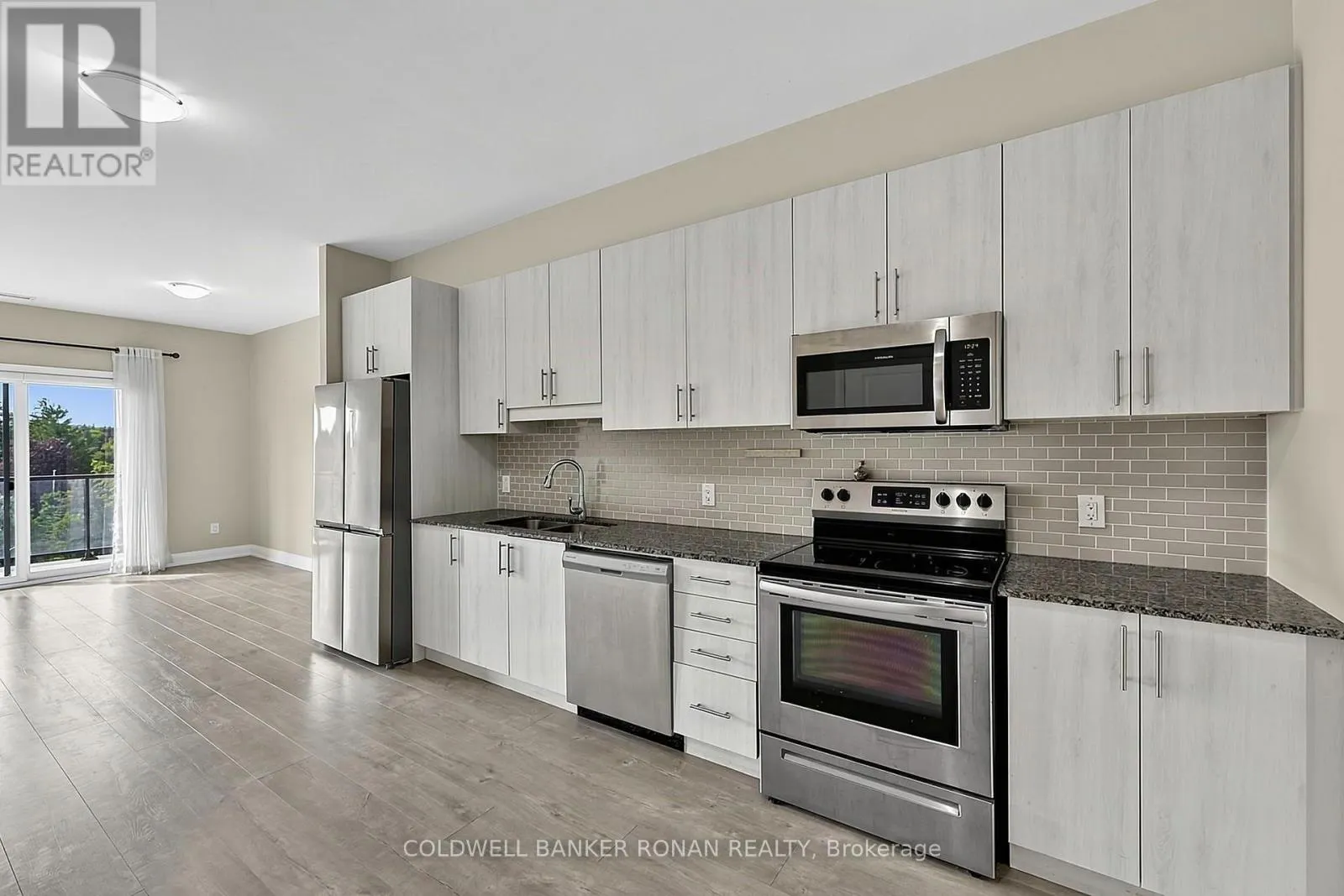 502 - 64 QUEEN STREET S