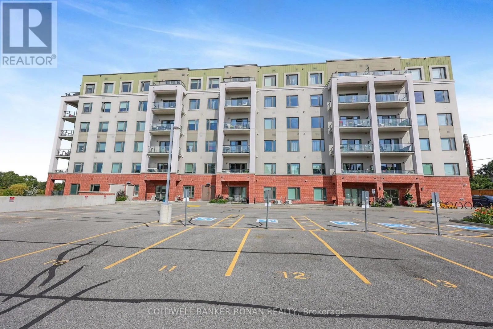 502 - 64 QUEEN STREET S