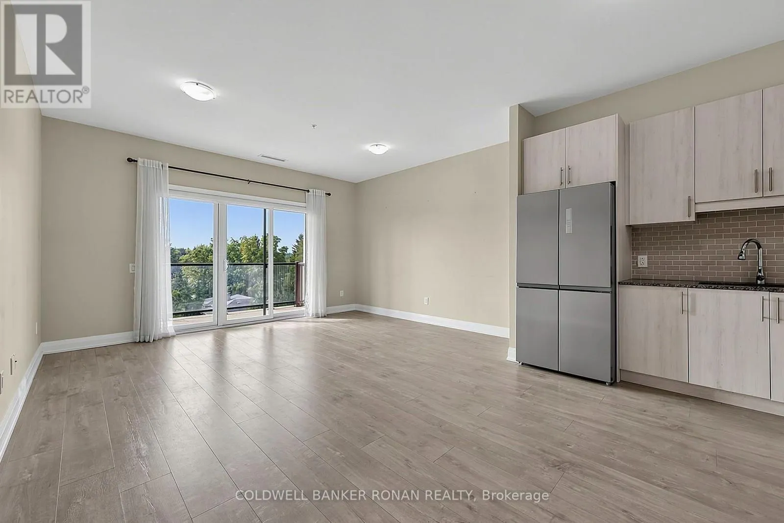 502 - 64 QUEEN STREET S