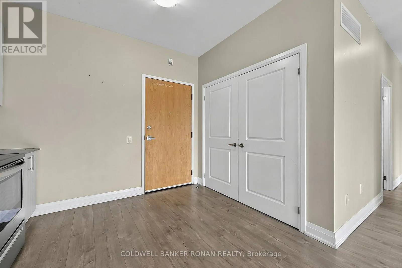502 - 64 QUEEN STREET S