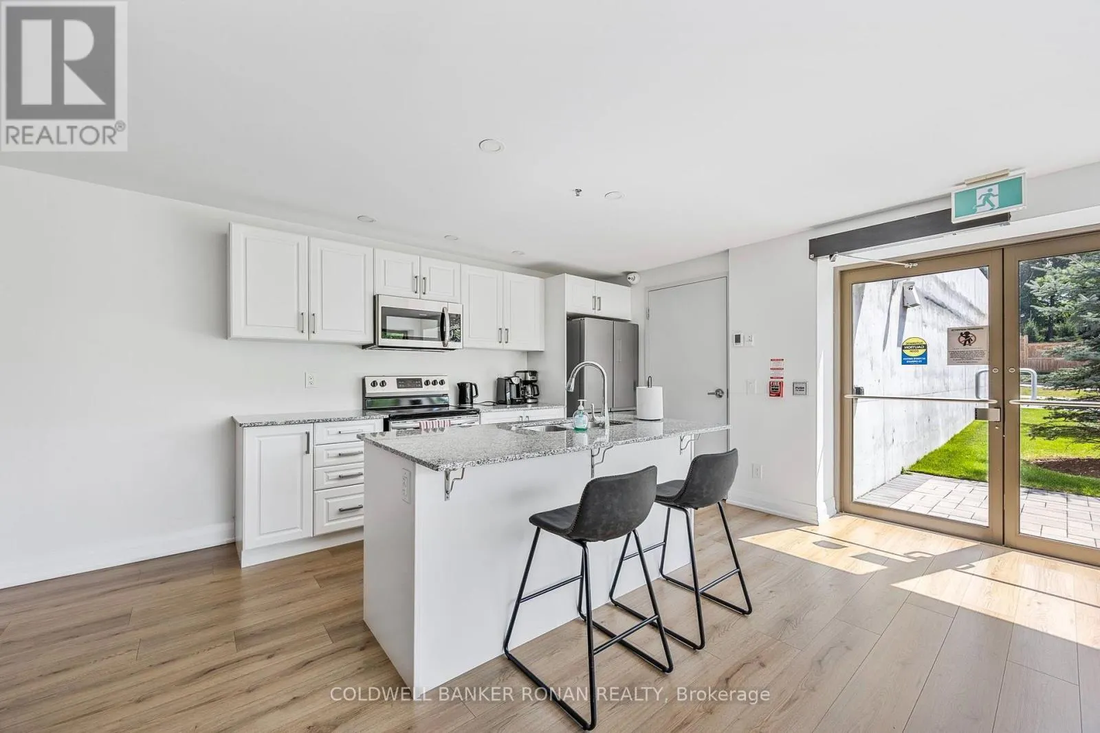 502 - 64 QUEEN STREET S