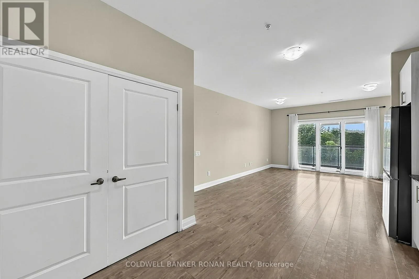 502 - 64 QUEEN STREET S