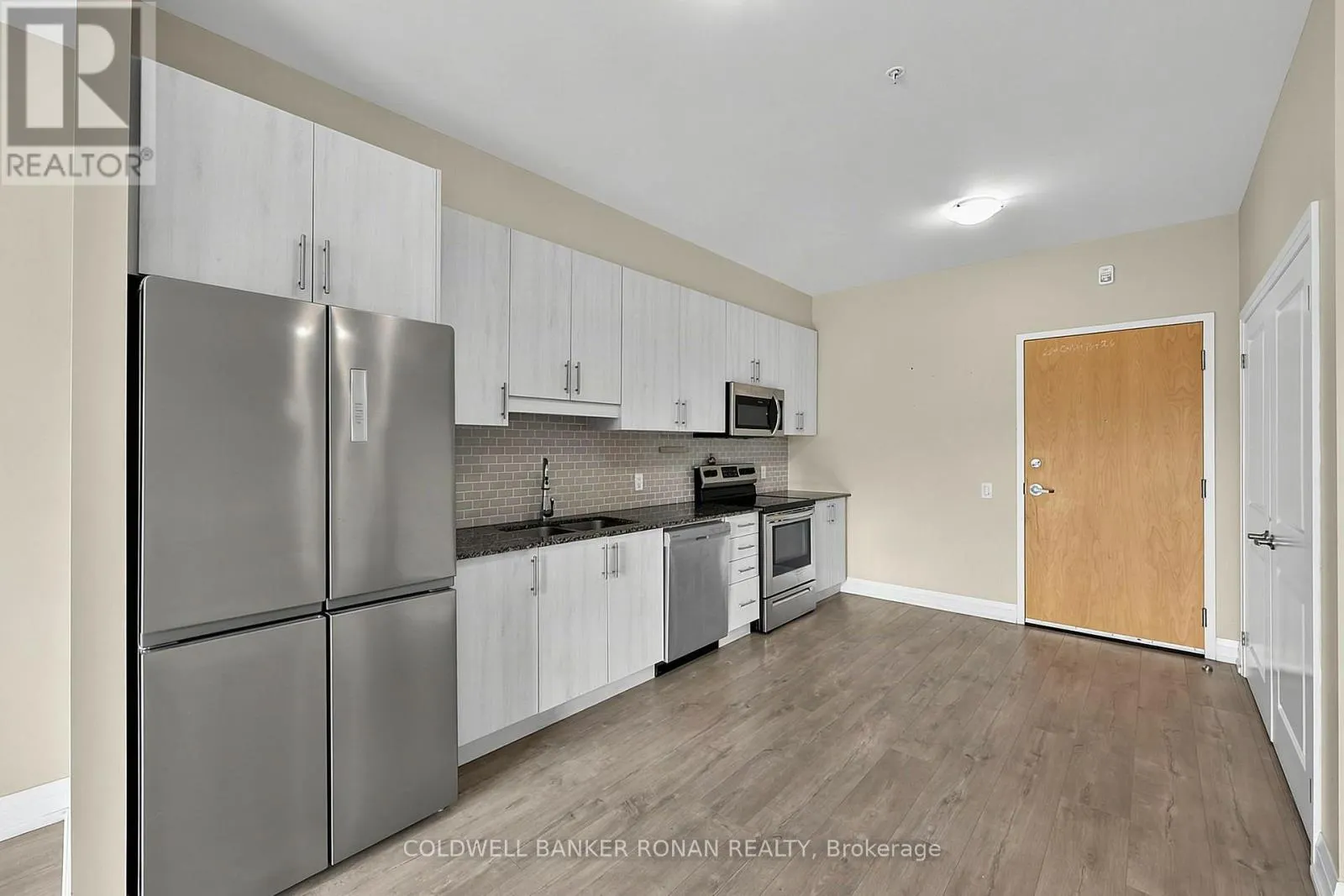 502 - 64 QUEEN STREET S