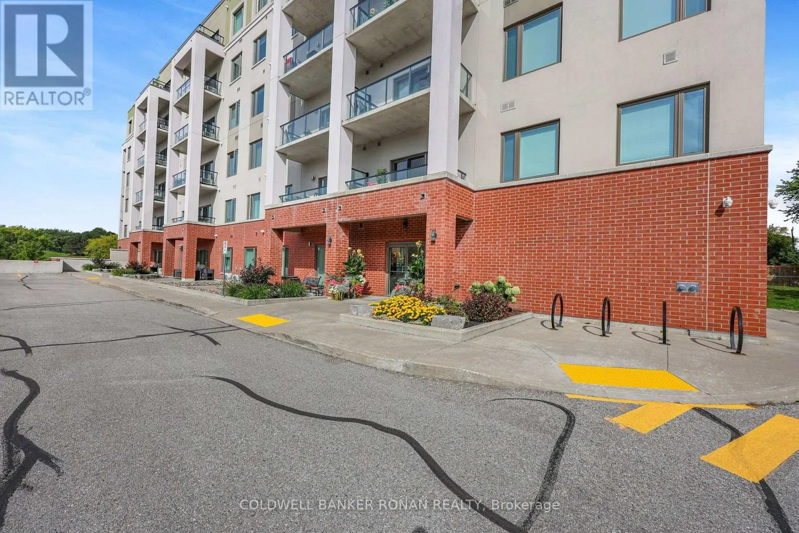 502 - 64 QUEEN STREET S