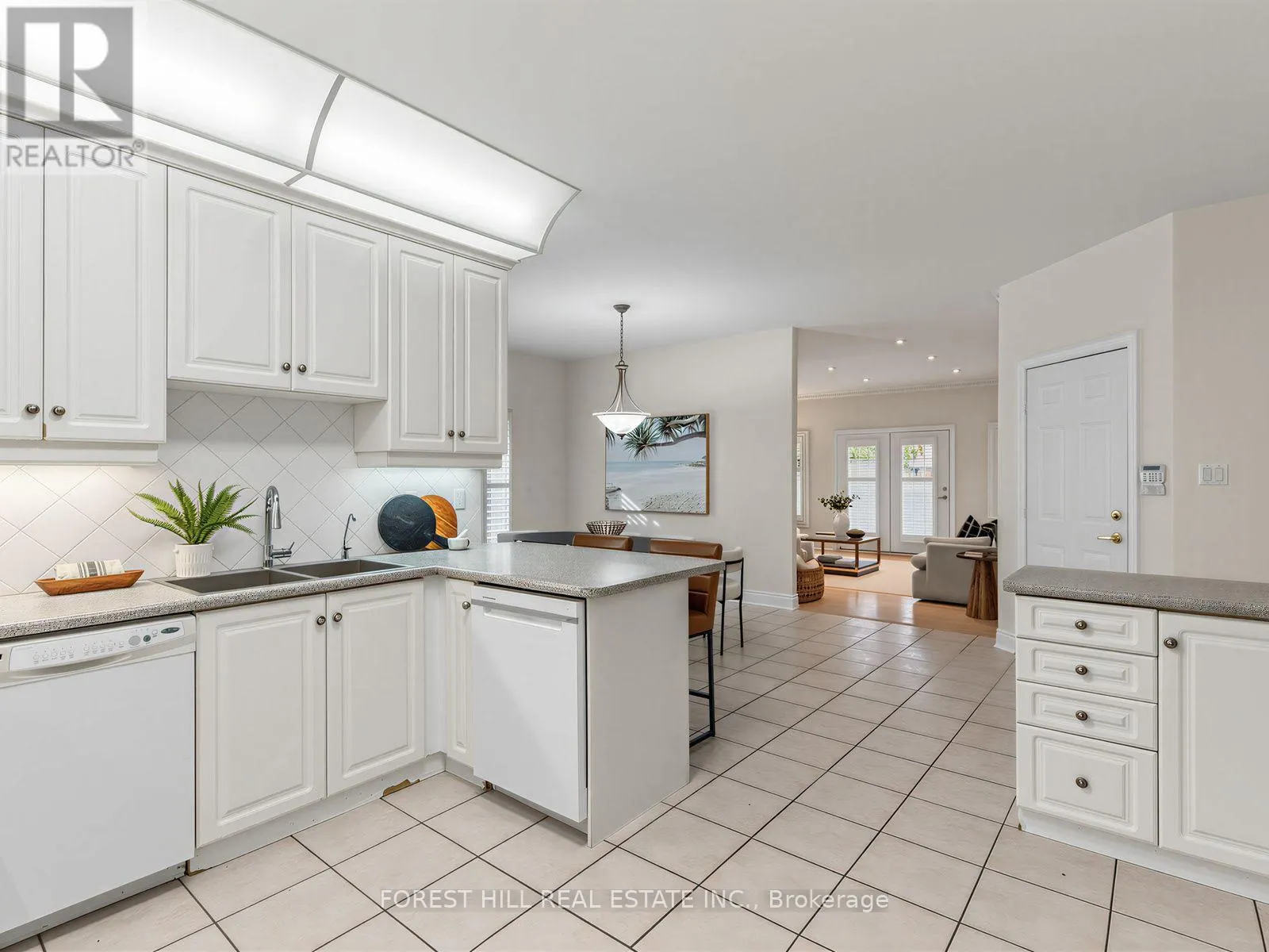 104 SANIBEL CRESCENT