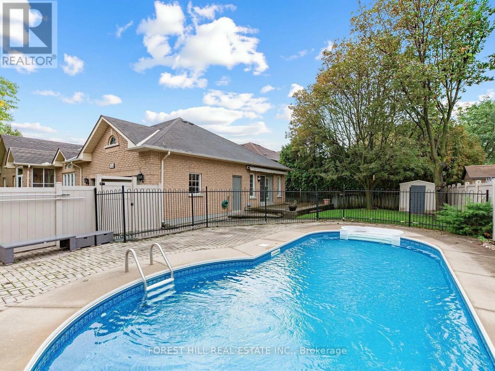 104 SANIBEL CRESCENT