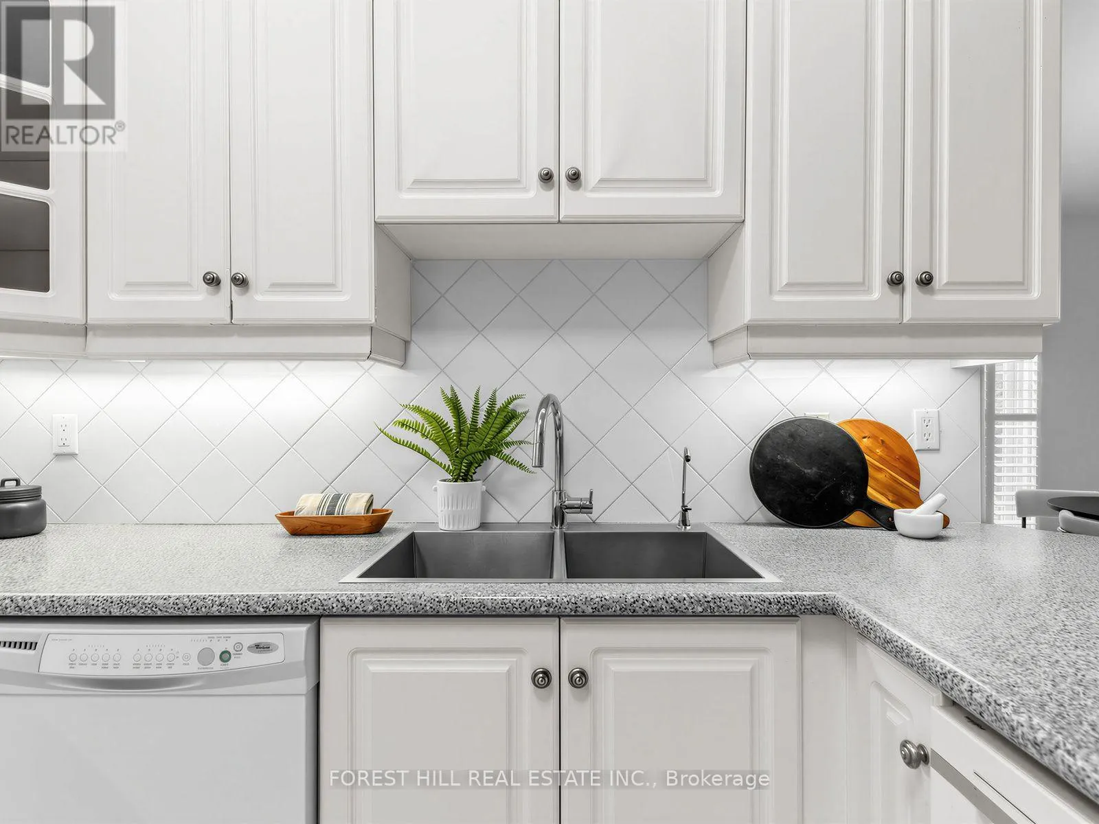 104 SANIBEL CRESCENT