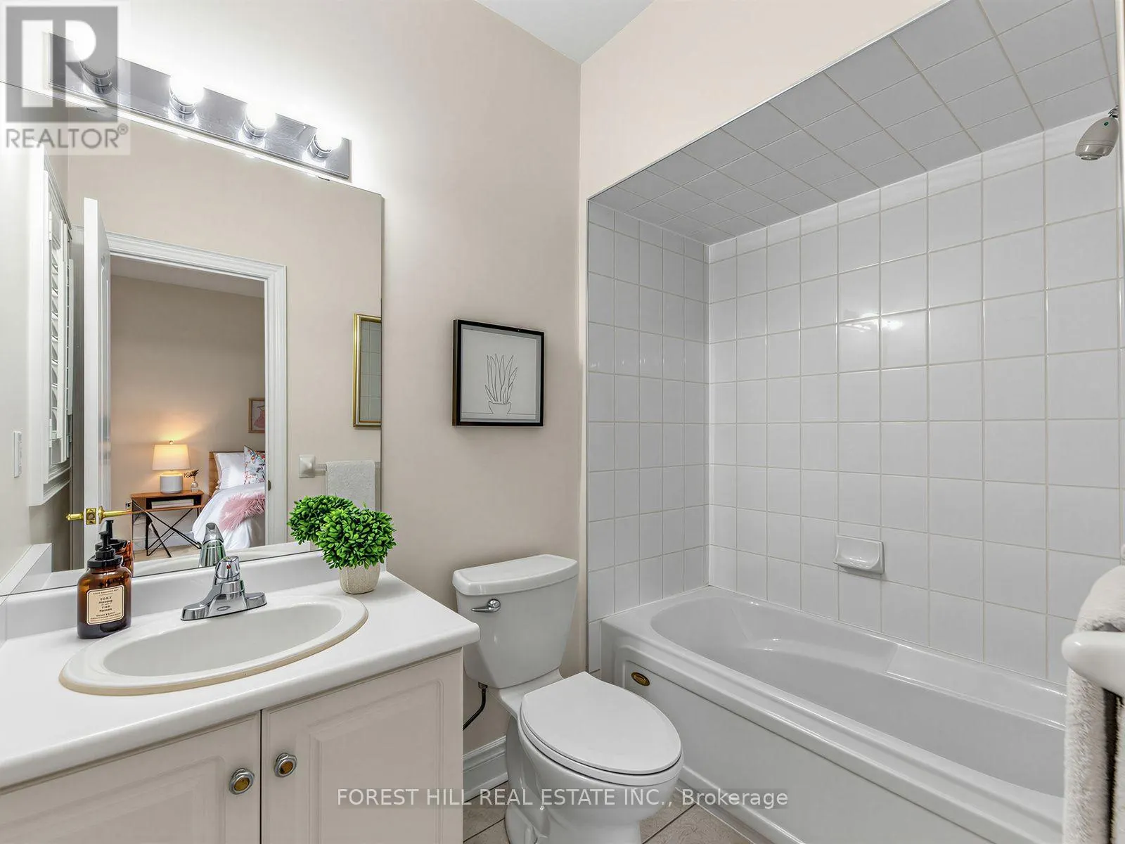 104 SANIBEL CRESCENT