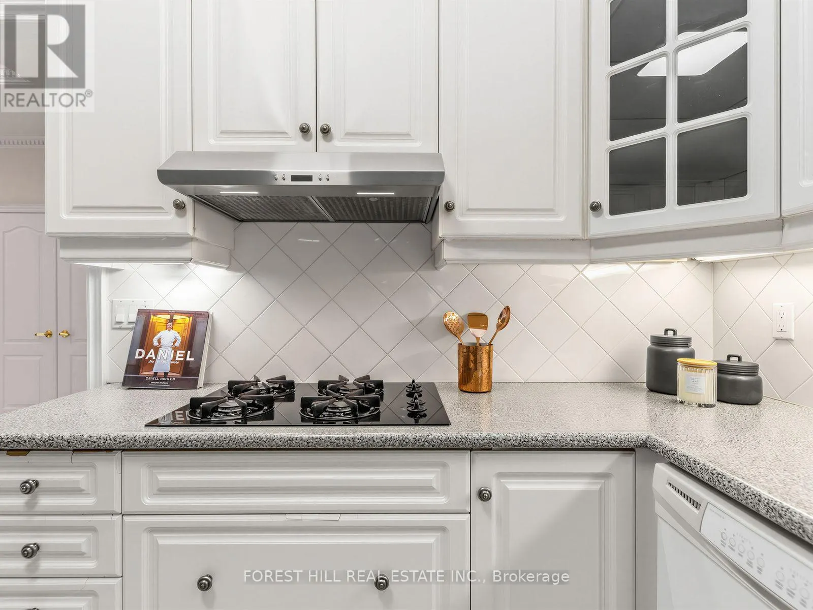 104 SANIBEL CRESCENT