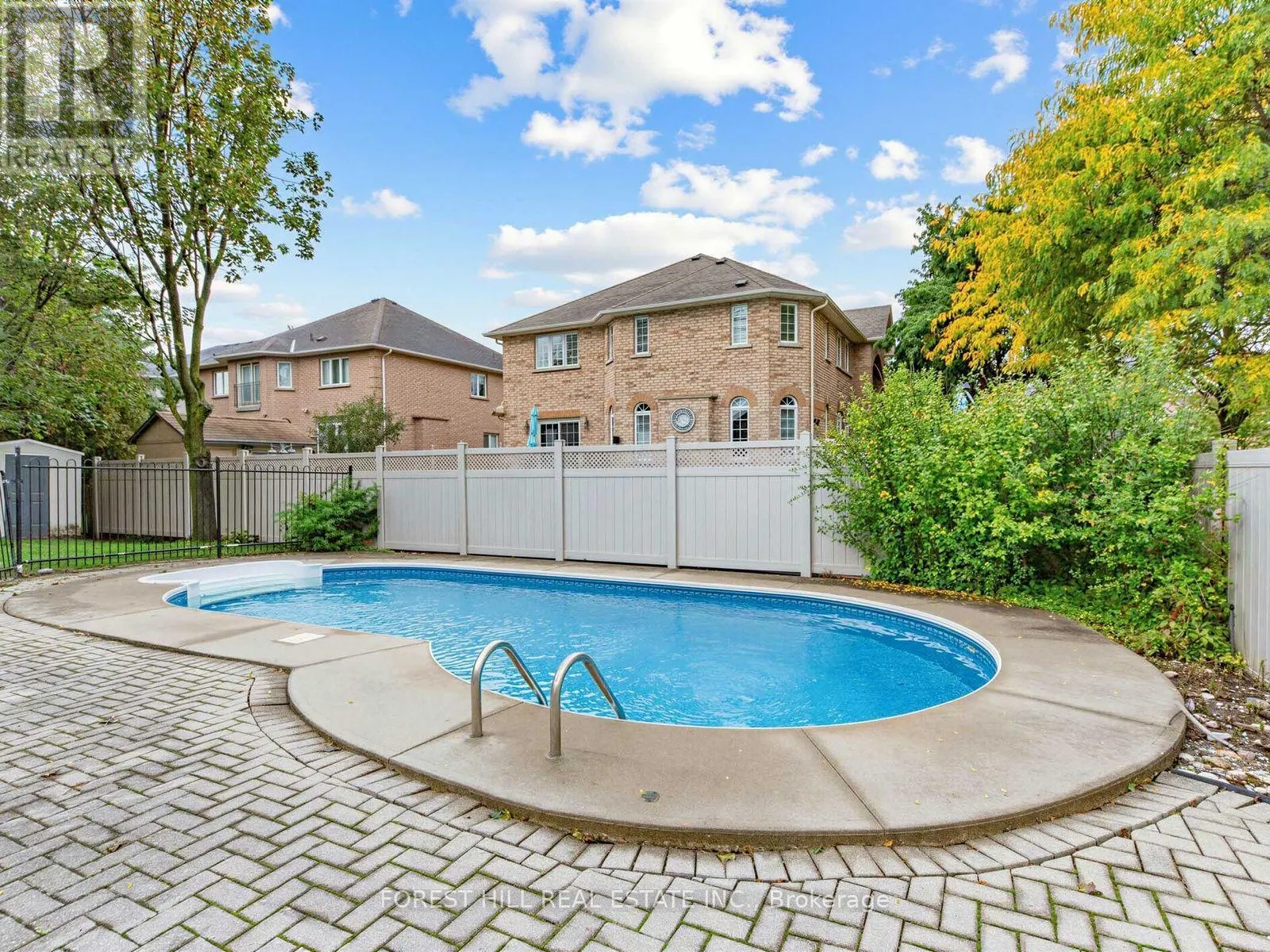 104 SANIBEL CRESCENT