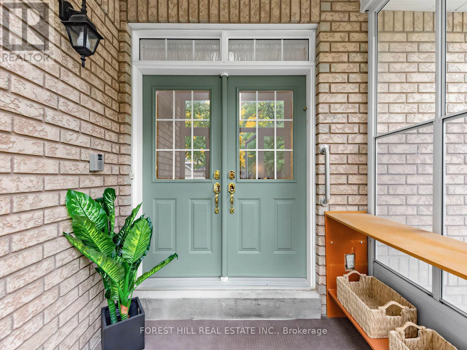 104 SANIBEL CRESCENT