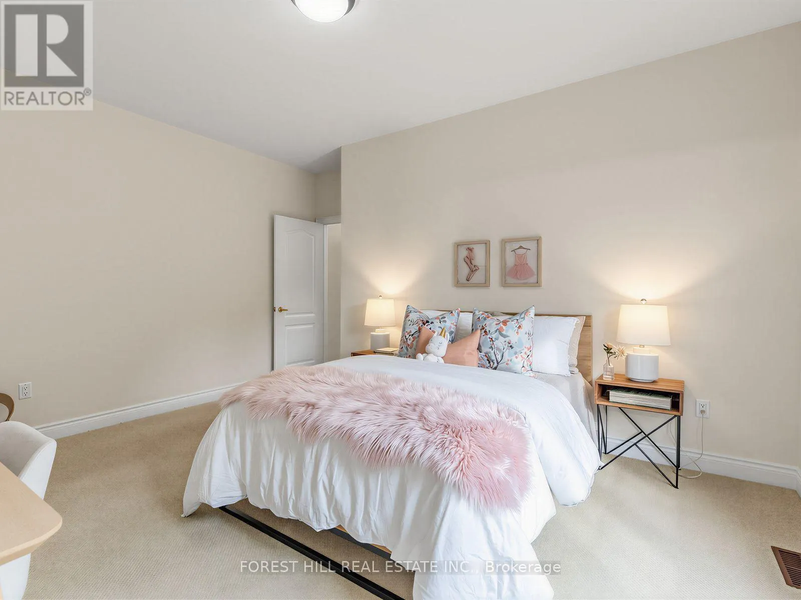 104 SANIBEL CRESCENT