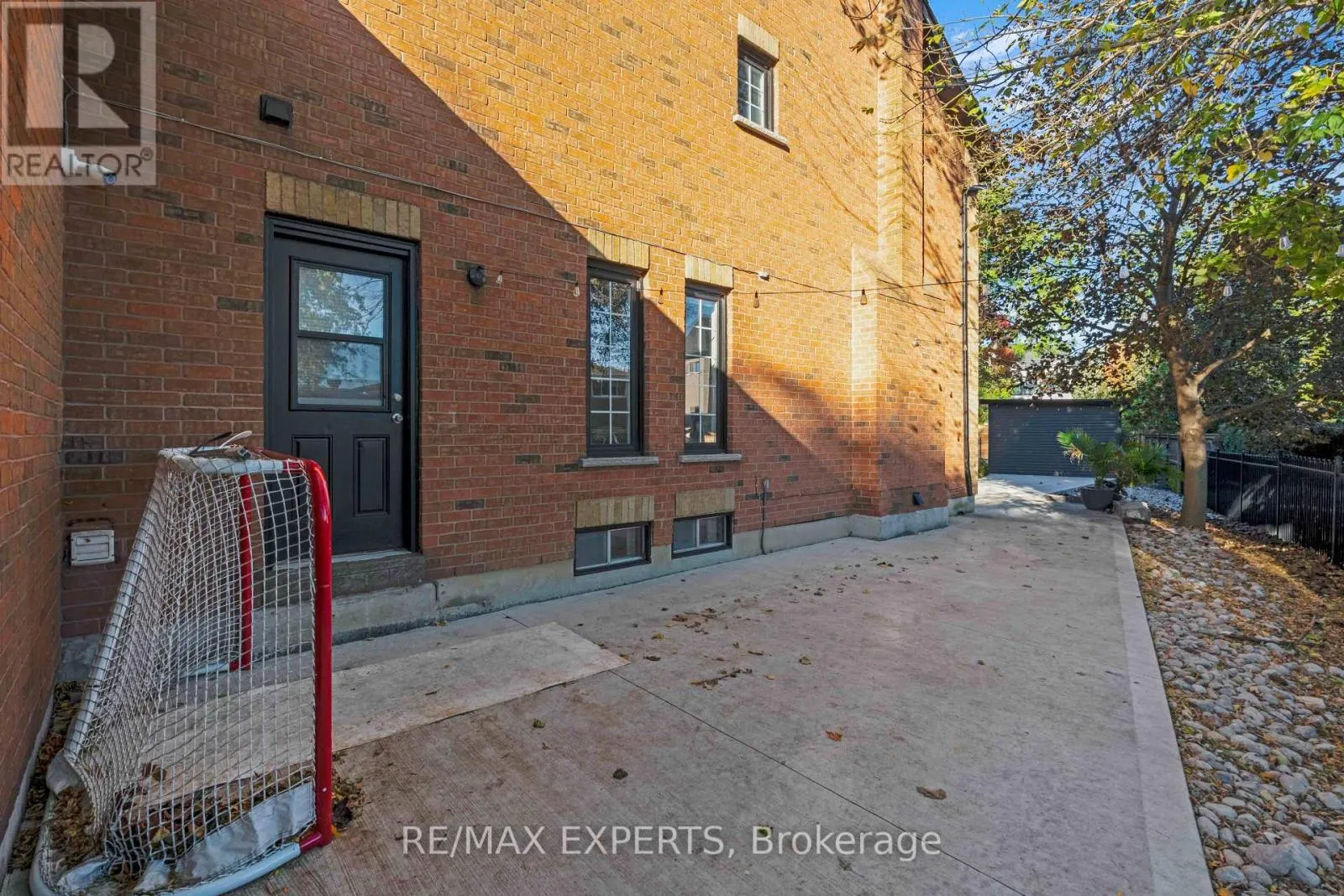 61 FISHER STREET