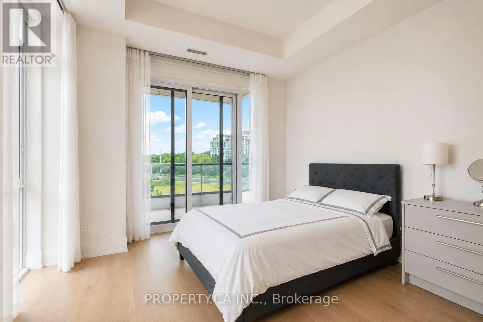 422 - 399 ROYAL ORCHARD BOULEVARD