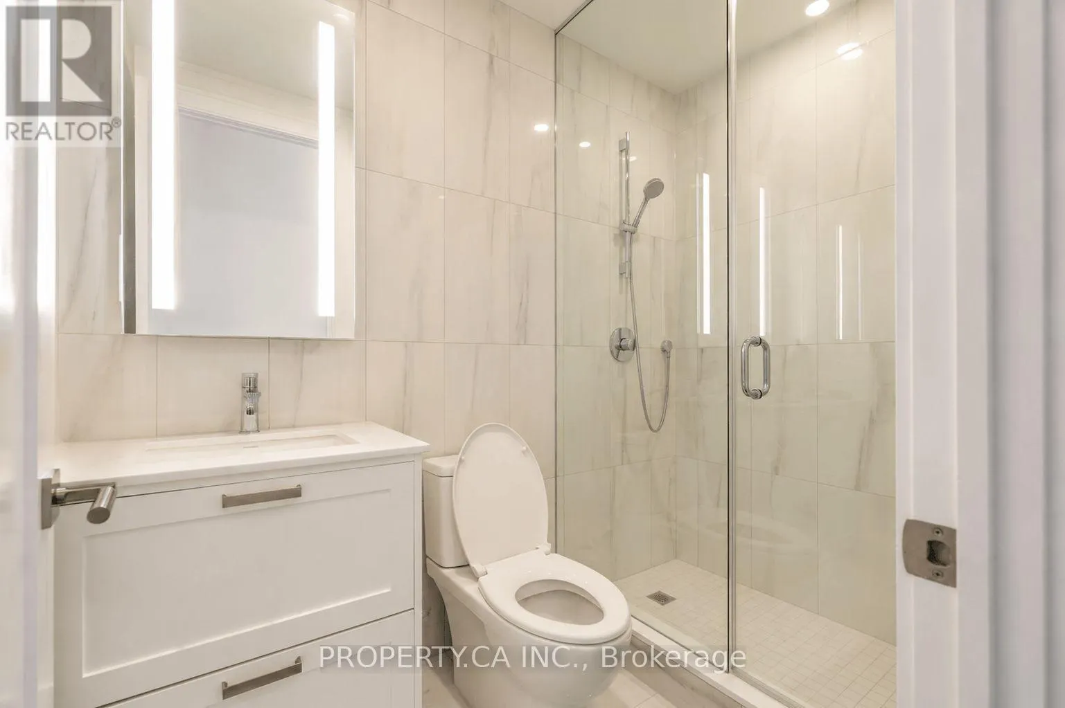 422 - 399 ROYAL ORCHARD BOULEVARD