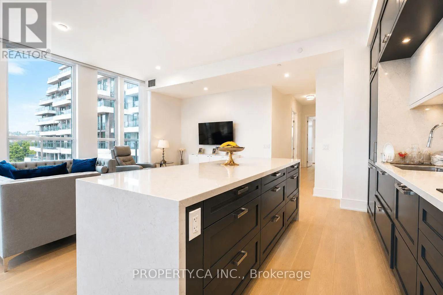 422 - 399 ROYAL ORCHARD BOULEVARD