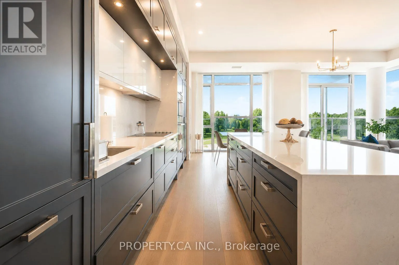 422 - 399 ROYAL ORCHARD BOULEVARD