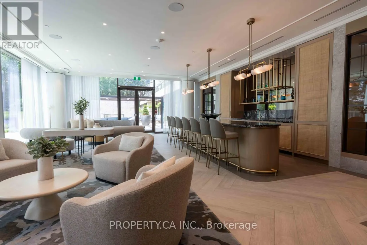 422 - 399 ROYAL ORCHARD BOULEVARD