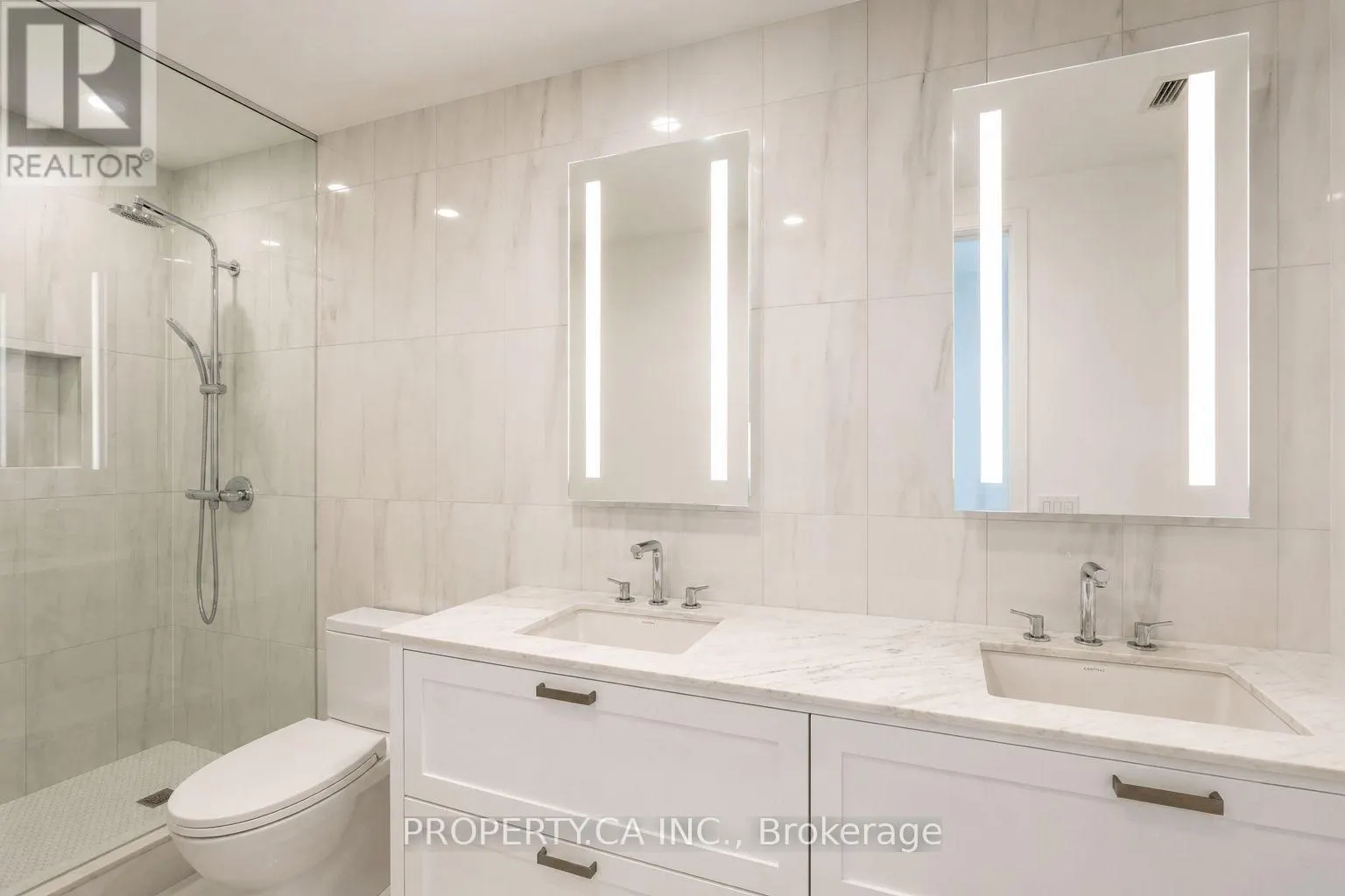 422 - 399 ROYAL ORCHARD BOULEVARD