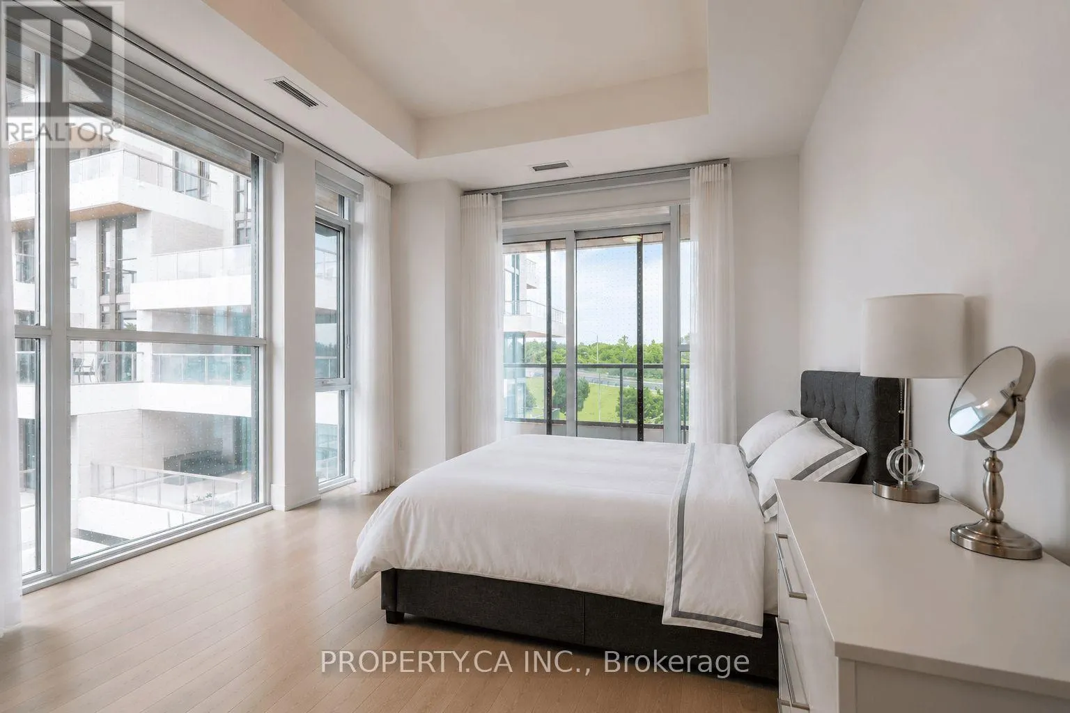 422 - 399 ROYAL ORCHARD BOULEVARD