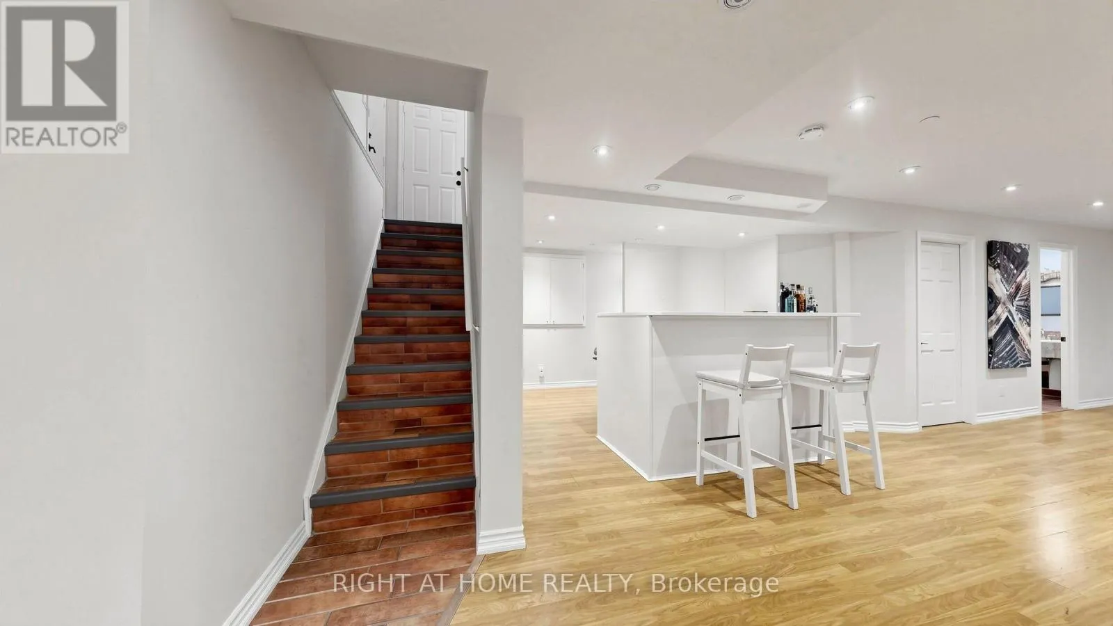 44 ROBERTSON CLOSE