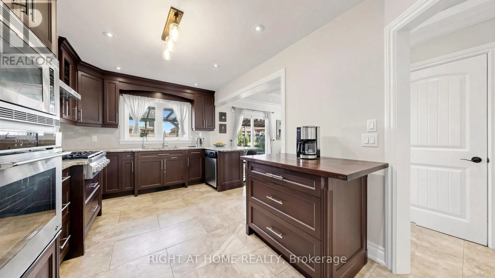 44 ROBERTSON CLOSE