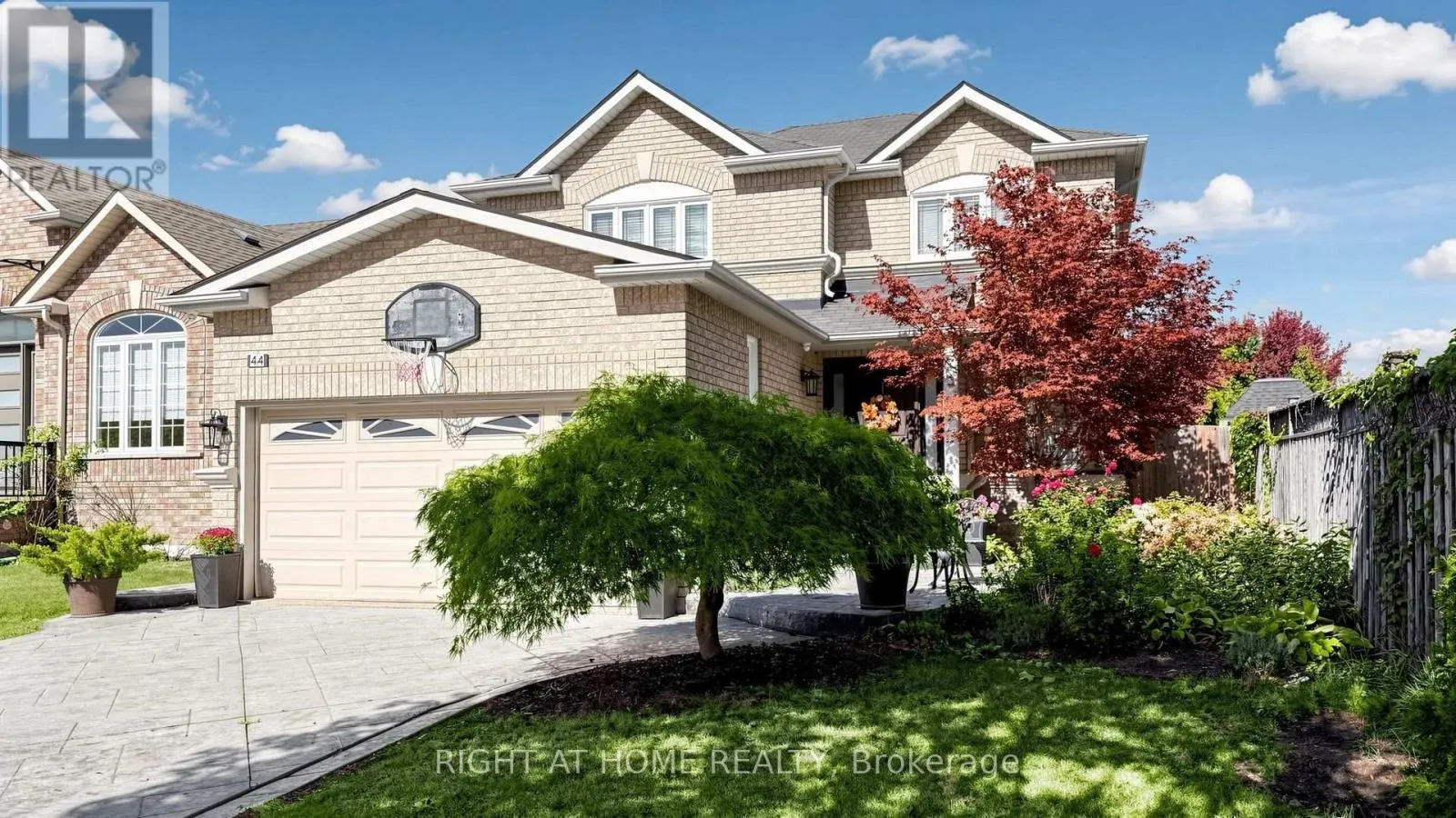 44 ROBERTSON CLOSE