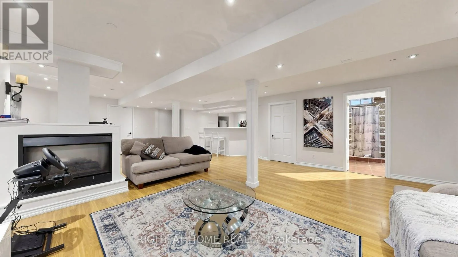 44 ROBERTSON CLOSE