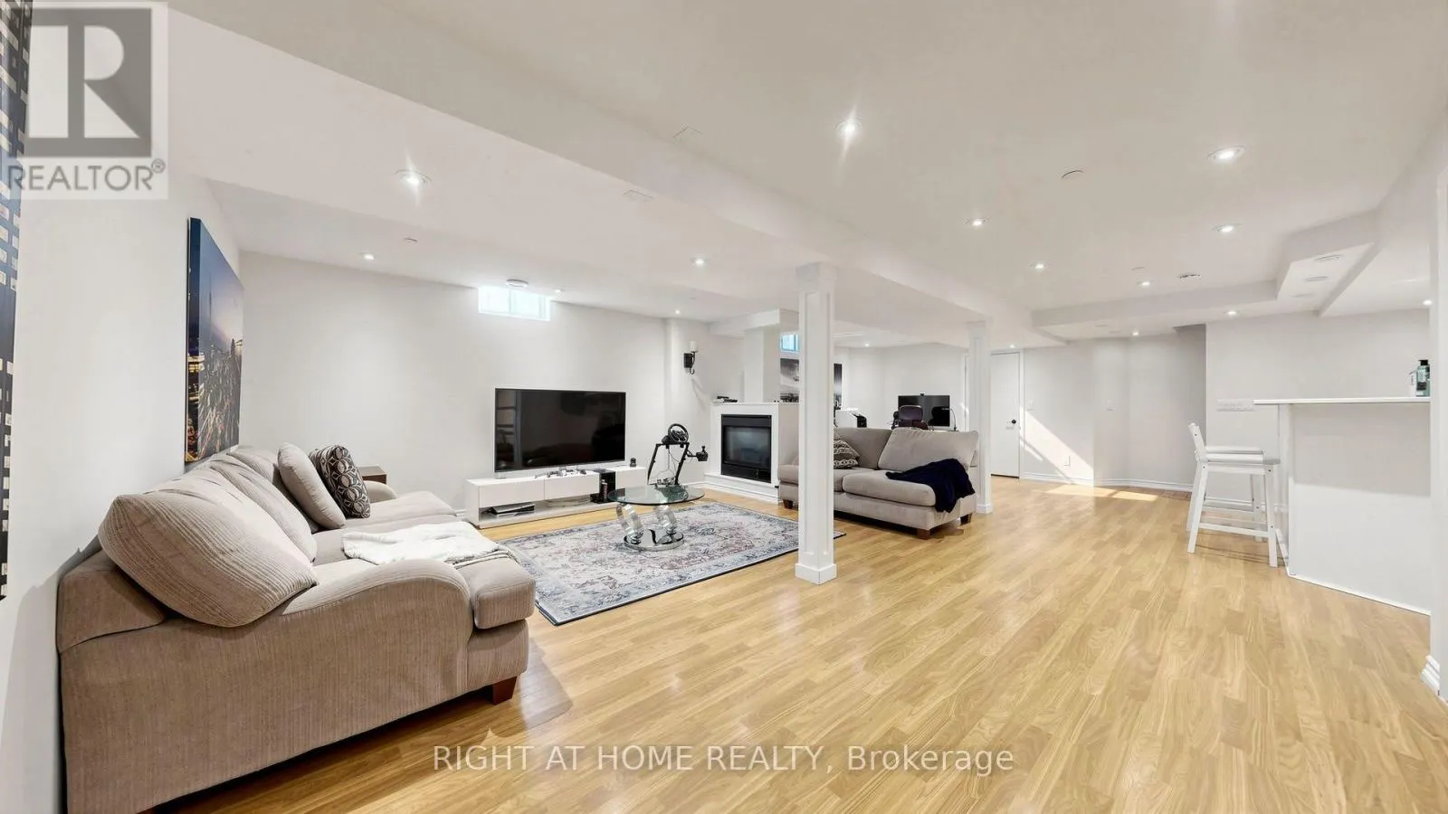 44 ROBERTSON CLOSE