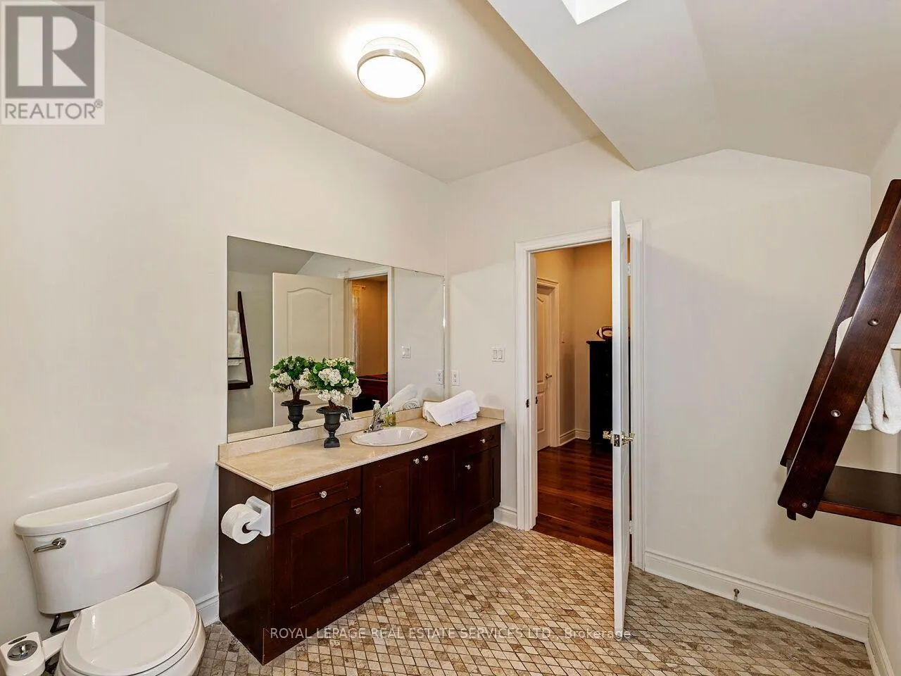 11 BEAUVISTA COURT