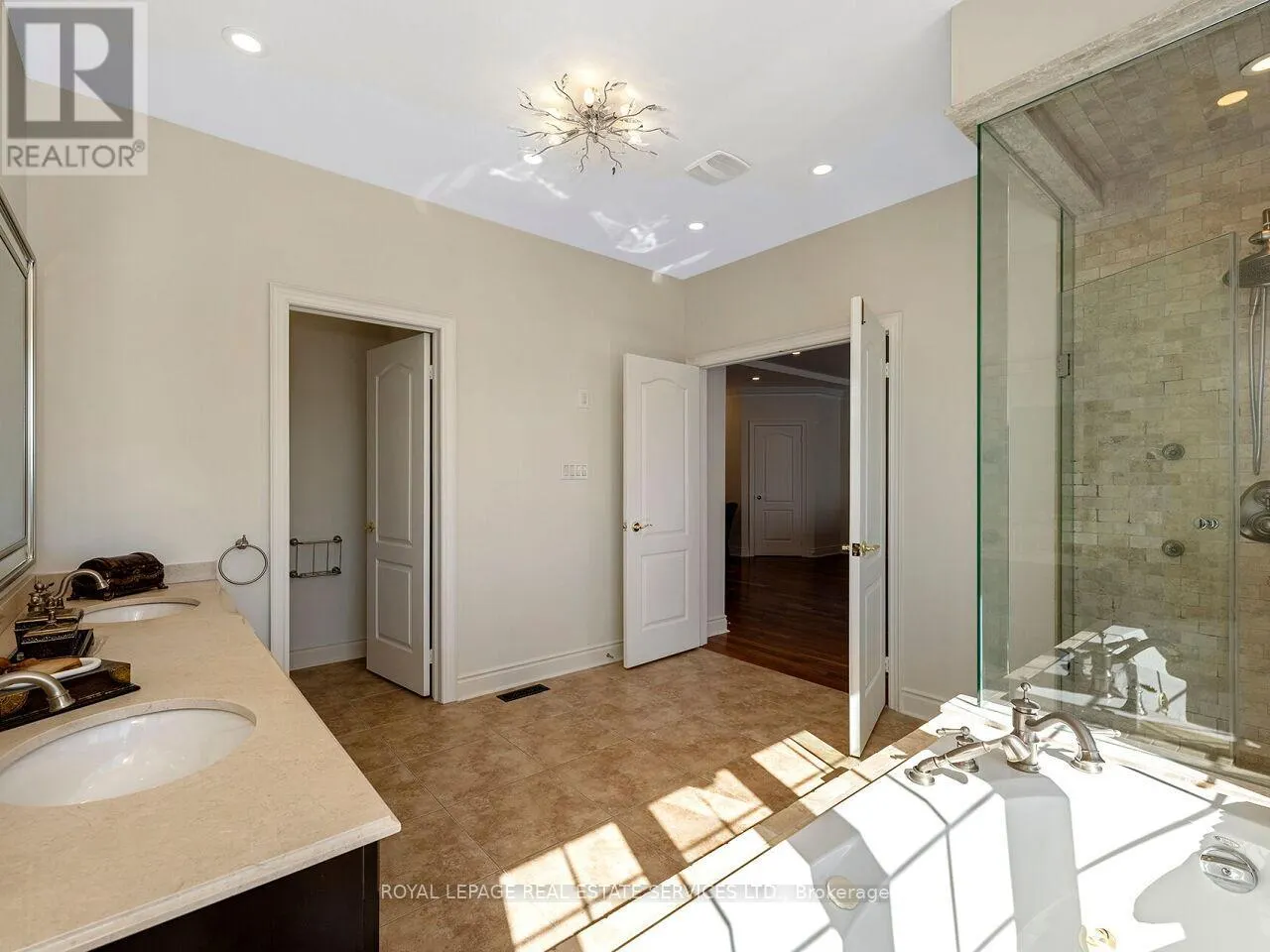 11 BEAUVISTA COURT