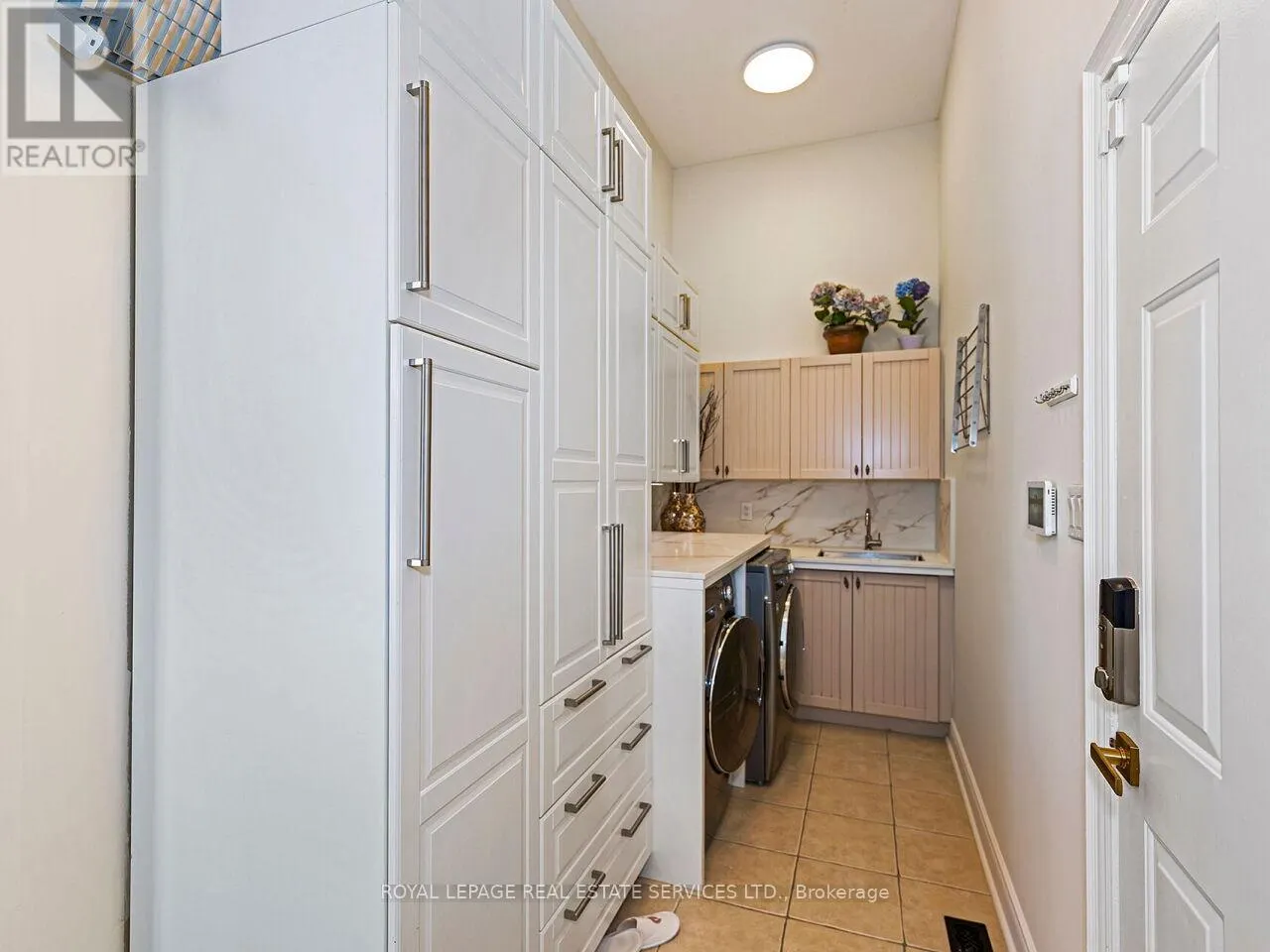 11 BEAUVISTA COURT