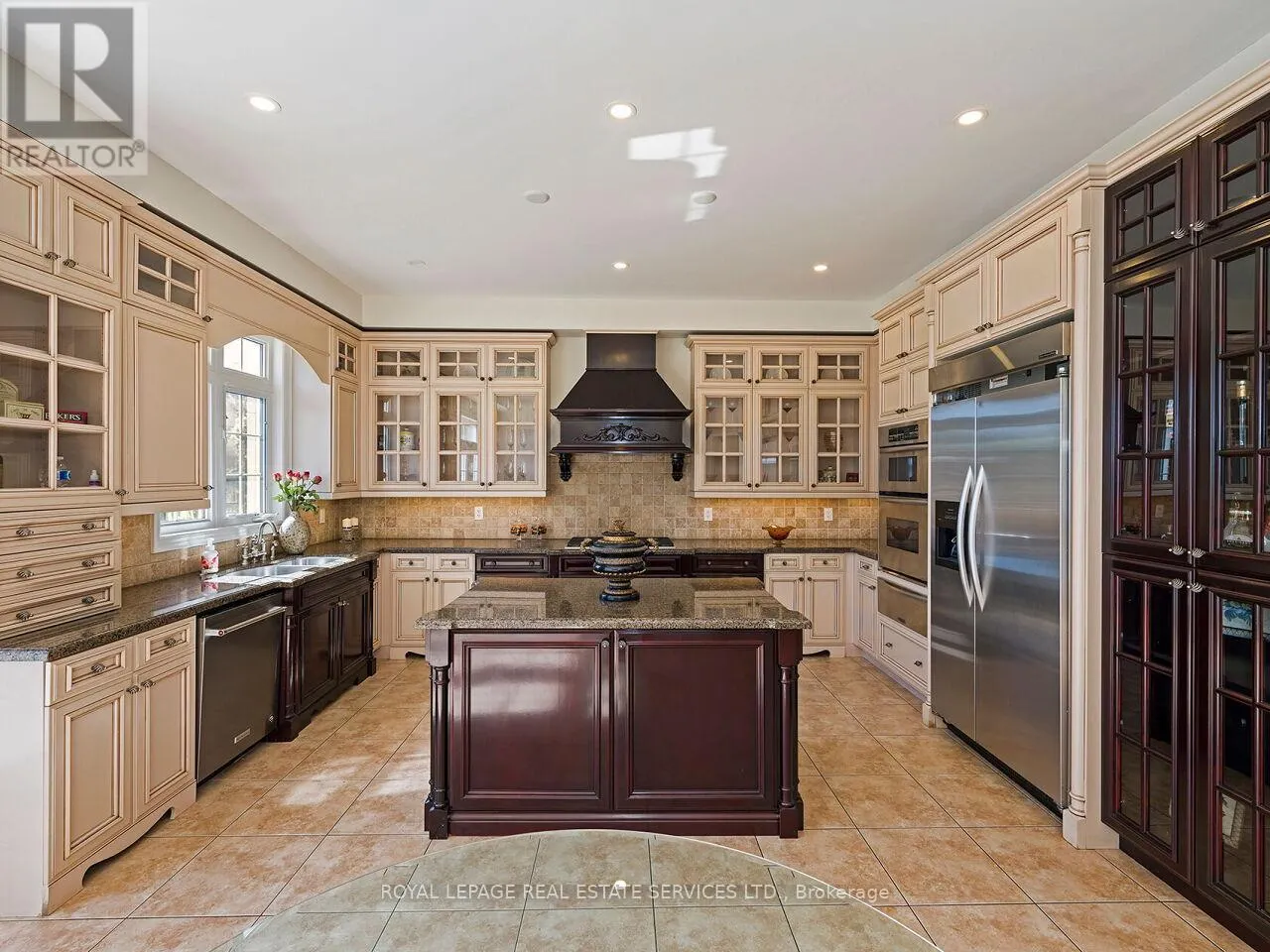 11 BEAUVISTA COURT