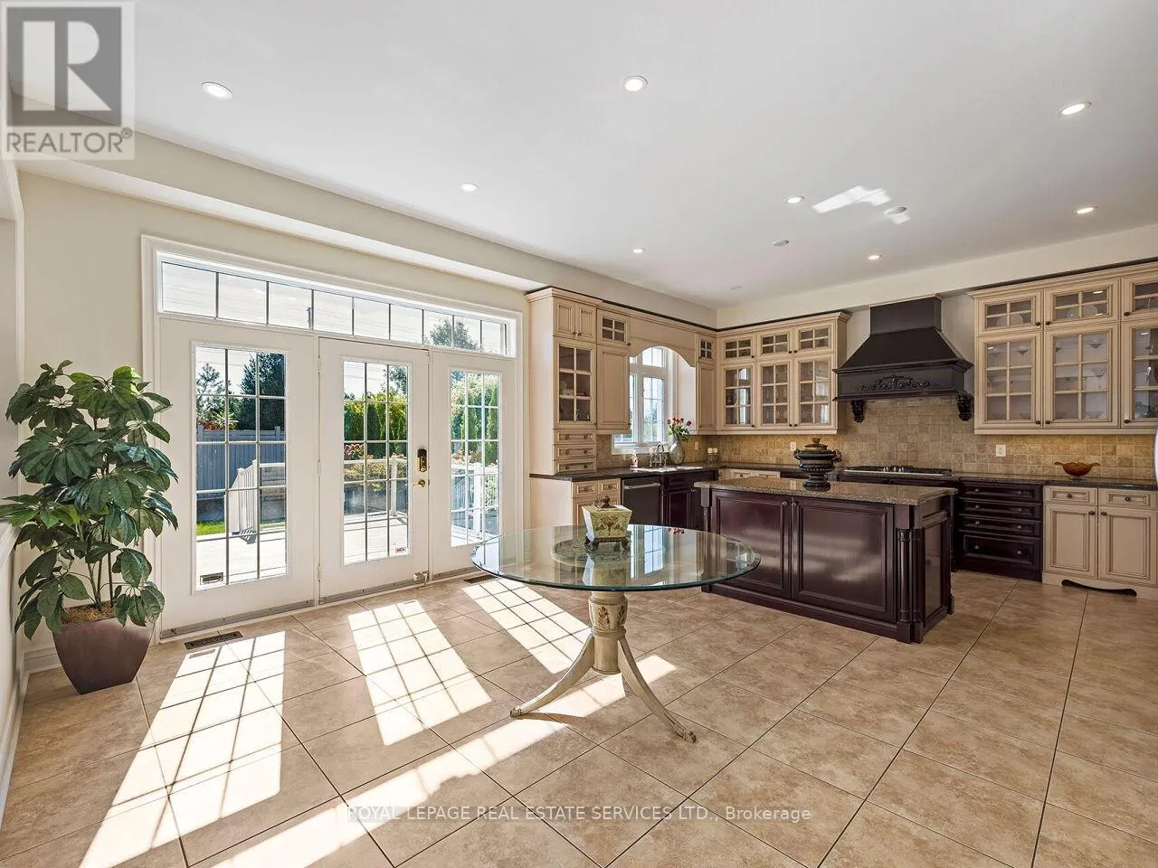 11 BEAUVISTA COURT
