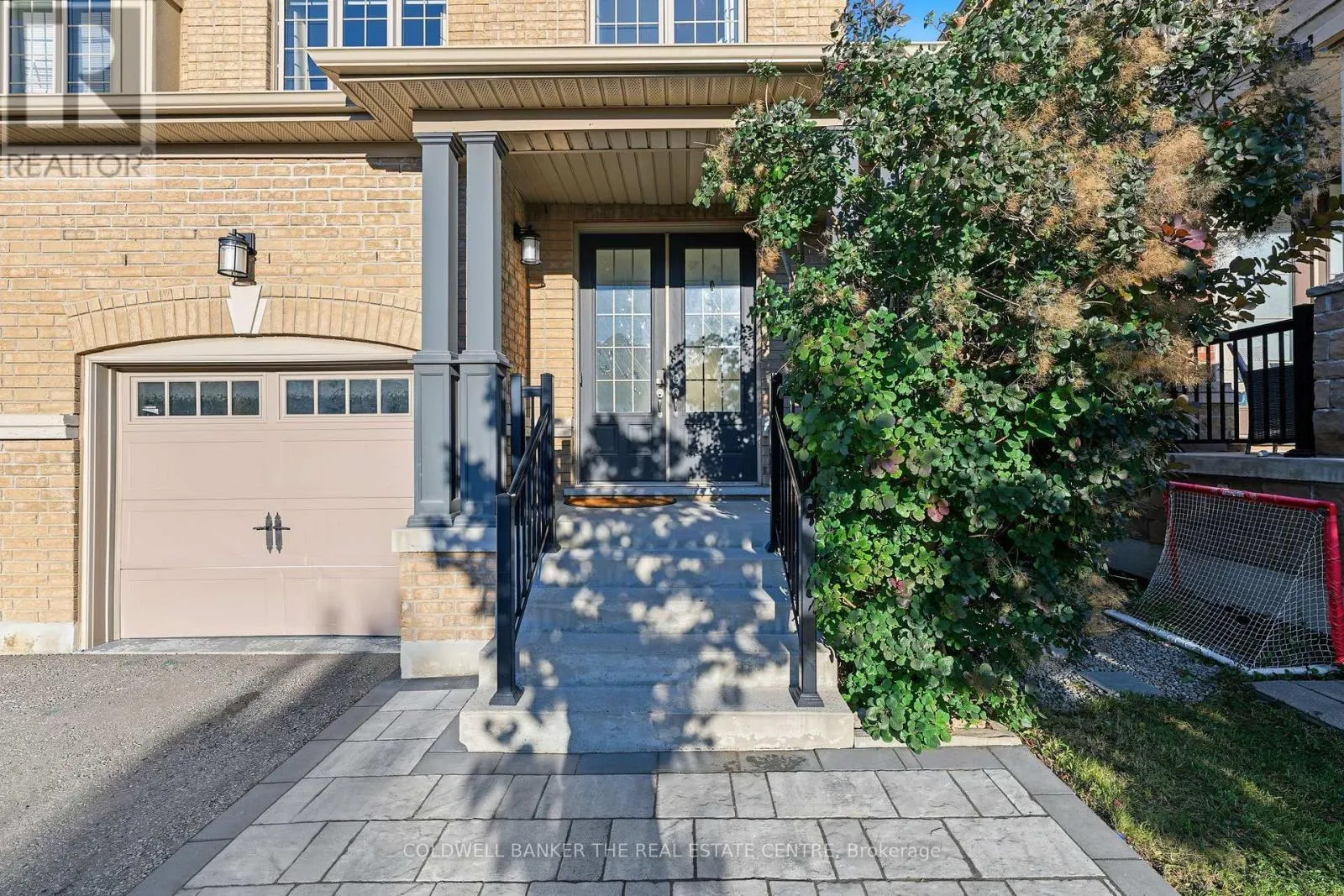 705 YARFIELD CRESCENT