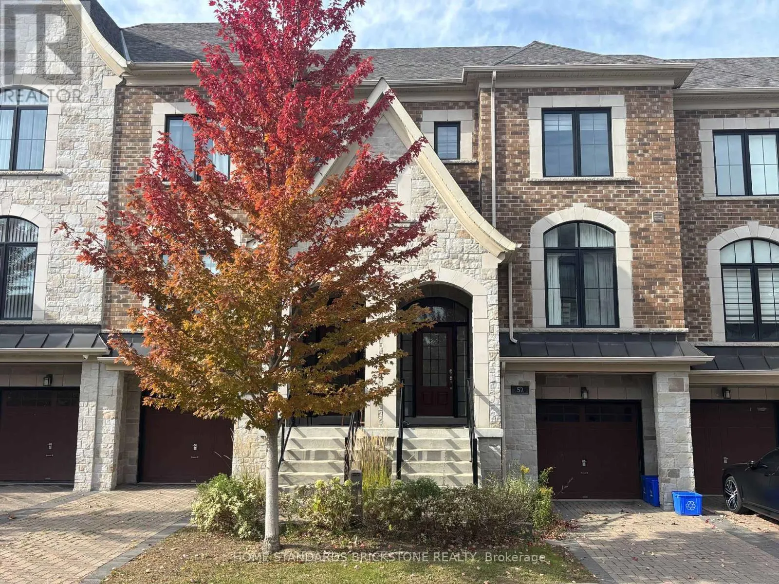 52 DUNCOMBE LANE