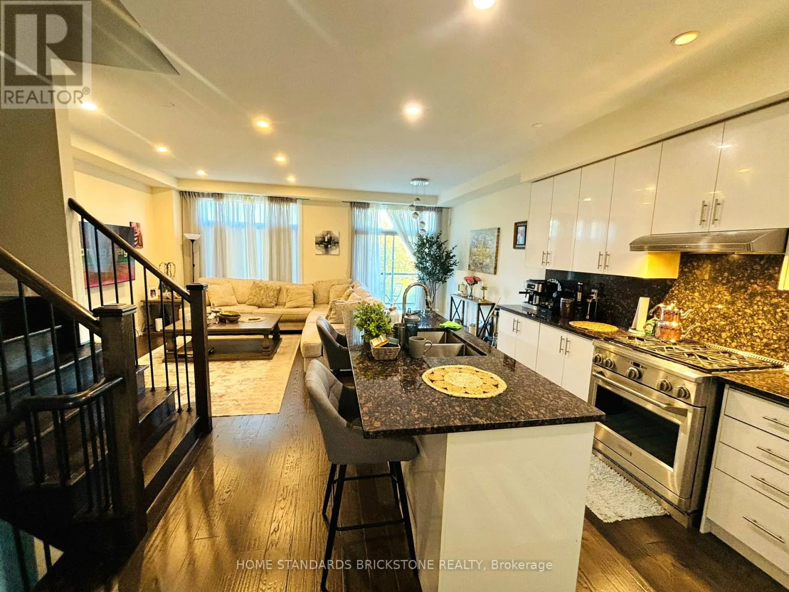 52 DUNCOMBE LANE