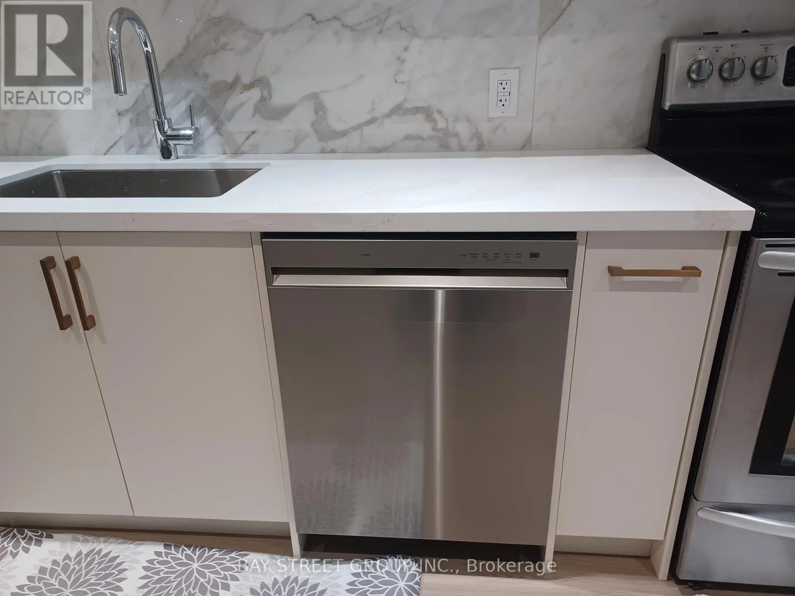 UNIT 2 - 22 DEER PASS ROAD