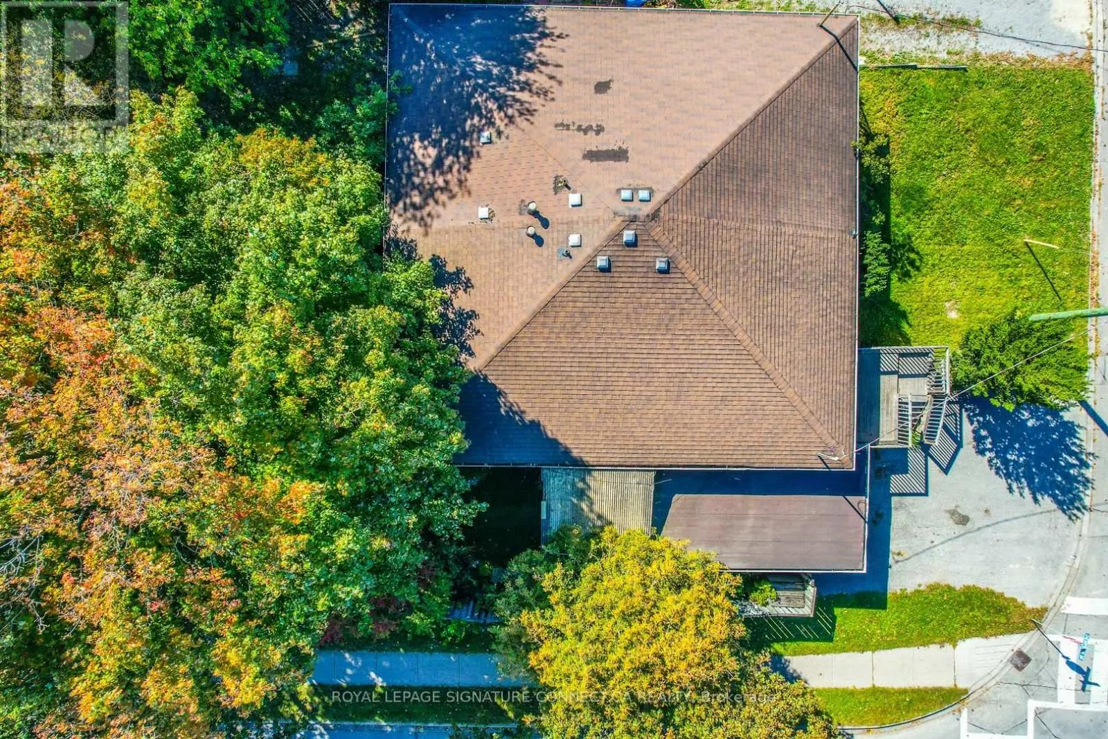 UPPER LEVEL - 166 CHERRYWOOD DRIVE