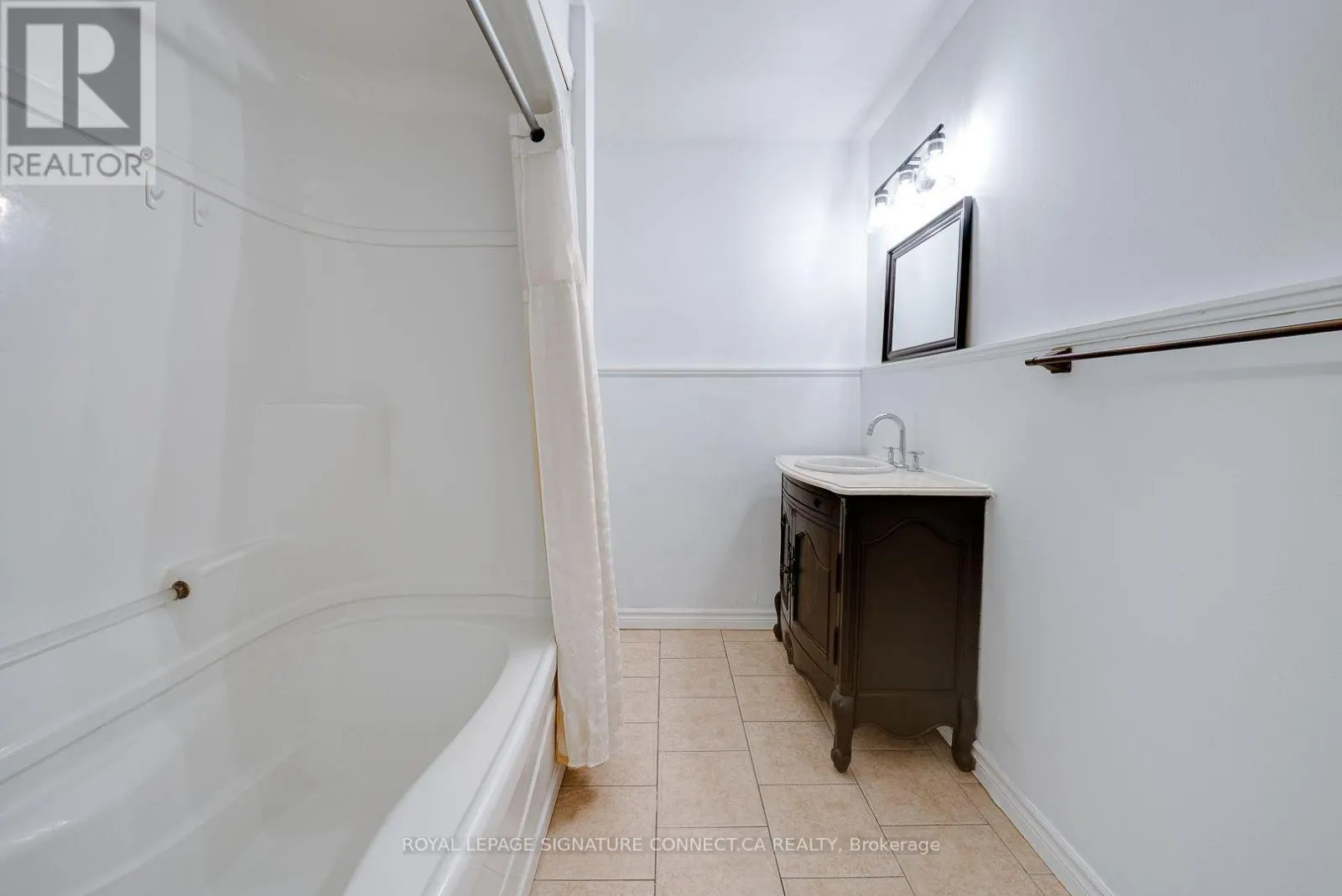 UPPER LEVEL - 166 CHERRYWOOD DRIVE