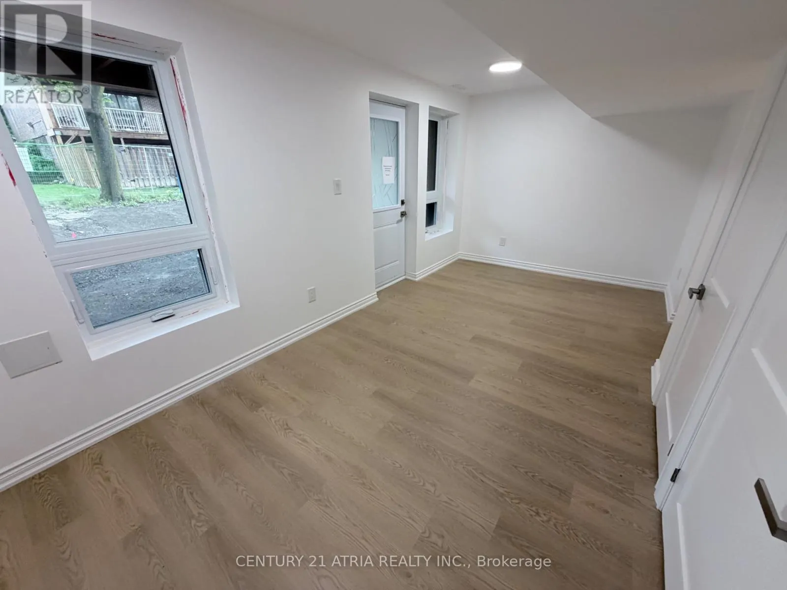 UNIT 5 - 11 PLAISANCE ROAD